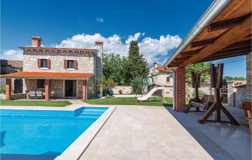 Divsici House | Welcoming Home in Divsici with Pool and Kitchen Amenities