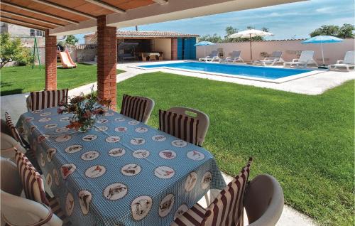 Divsici House | Welcoming Home in Divsici with Pool and Kitchen Amenities