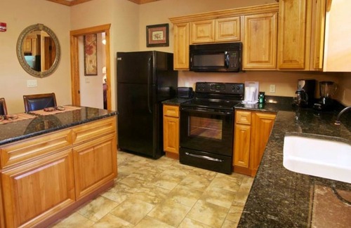 Pigeon Forge Resort | Exceptional Two Bedroom Condo with Pool in Pigeon Forge