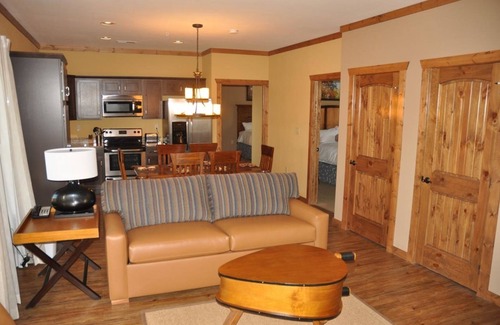Pigeon Forge Resort | Exceptional Two Bedroom Condo with Pool in Pigeon Forge