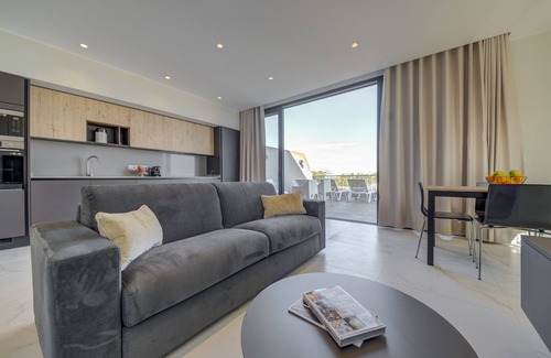 St. Andrew's Apartment | Elegant Two Bedroom Penthouse with Oceanfront Hot Tub