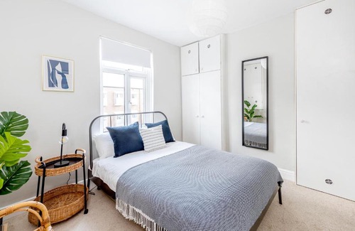 Pontcanna Apartment | Spacious Two Bedroom Pontcanna Townhouse Near City Centre