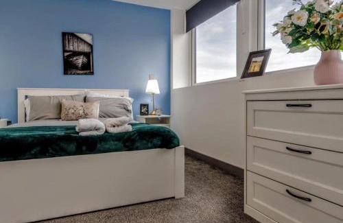 Yeadon Apartment | Two-Bedroom Serviced Flat by Brookland Stays Short Lets Leeds, Free WiFi