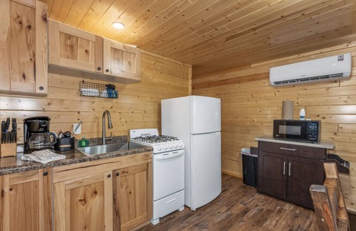Phelps Cabin | Two bedroom two bath cabin Hillside Cabins Phelps WI Lac Vieux Desert lake
