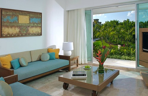 Seybaplaya Resort | Cozy Two Bedroom Retreat with Kitchen and VIP Access
