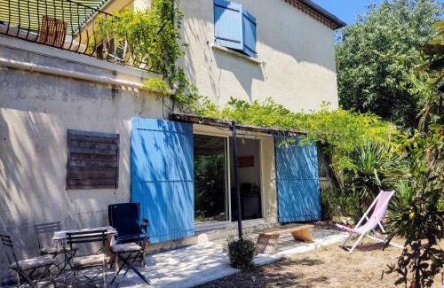 Sud Bed & Breakfast | Charming Provençal-Style Apartment for Family Getaways
