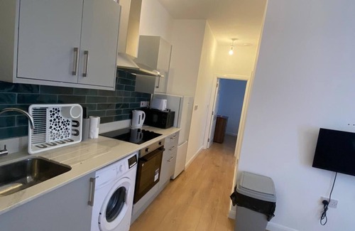 Walpole Apartment | Spacious Two-Bedroom Retreat in Ealing with Great Amenities