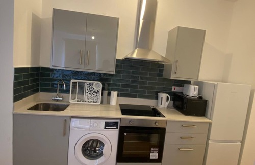 Walpole Apartment | Spacious Two-Bedroom Retreat in Ealing with Great Amenities