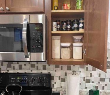 Schenectady Apartment | Cozy Two-Bedroom Retreat with Parking and Washer/Dryer