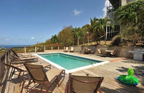 Estate Pastory Apartment | Two Birds Condo with Pool - Oceanfront Retreat Near Town!