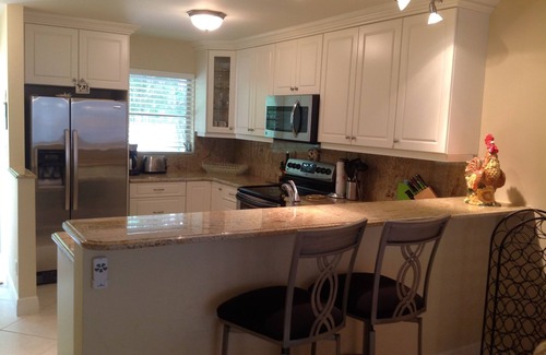 Old Naples Condo | Inviting Stay Near Beach and 5th Ave at Courtyard
