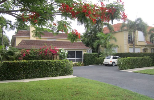 Old Naples Condo | Inviting Stay Near Beach and 5th Ave at Courtyard