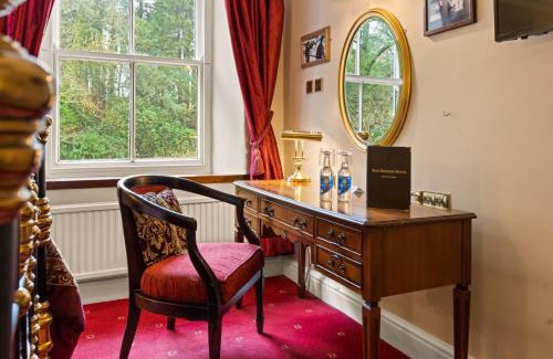 Two Bridges Hotel | Discover Two Bridges Hotel: Pet-Friendly & Family Welcoming