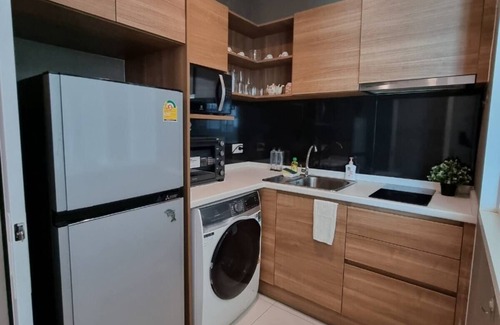 Mueang Samut Prakan District Apartment | Convenient Two-Bedroom Retreat Near BTS Green & Yellow Line