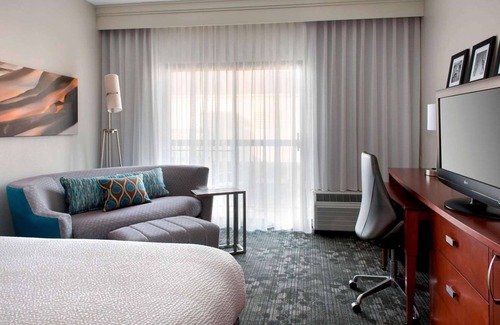 Middletown Hotel | Two Budget Wise Family Rooms w/Relaxing Patio | Pets are Allowed