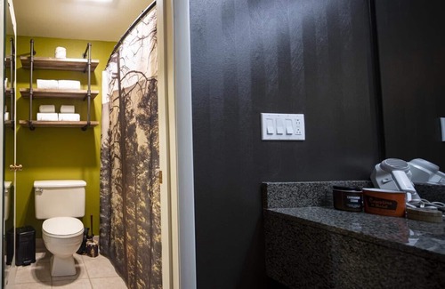 Orchard District Hotel | Comfortable Retreat with Pool, Free Parking & Pet Friendly