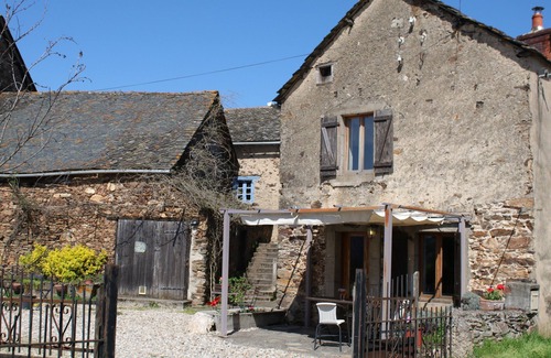 Tanus House | Les Fleurs: Spacious Gîtes Perfect for Families & Friends