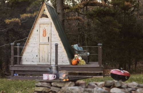 Kingston RV Rental | Experience Cozy Pods with UTV Rentals & Pet-Friendly Stay