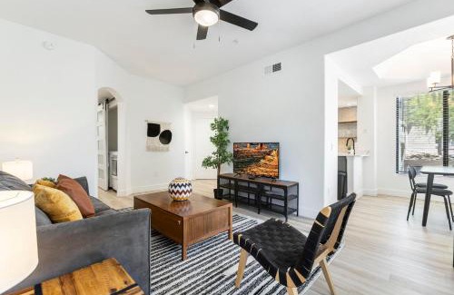 Pinnacle Peak Apartment | Relaxing CozySuites at Kierland Commons with Pool
