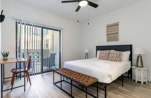 Pinnacle Peak Apartment | Relaxing CozySuites at Kierland Commons with Pool