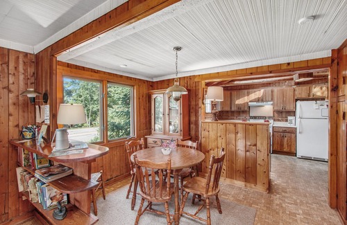 Lake Township Cottage | Pet-Friendly Cottages with Private Beach and High-Speed WiFi