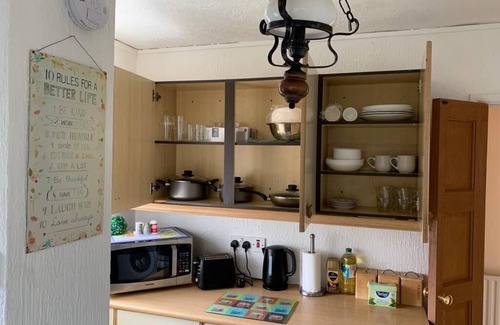Farnham Apartment | Ideal Two Double Bedroom Maisonette with Garden Retreat