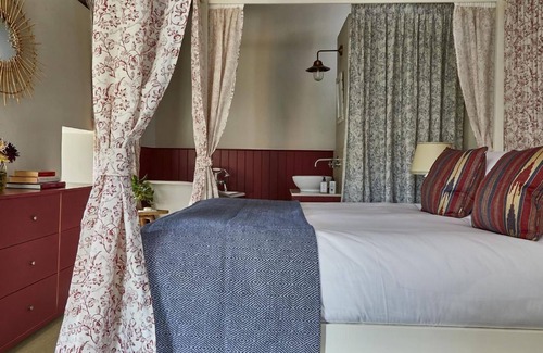 North Barsham House | Comfortable Family Rooms with Spa and Dining Options