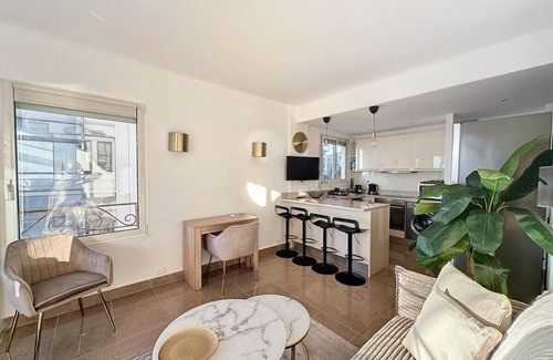 Cannes Apartment | En-Suite Apartment on La Croisette with Ocean View