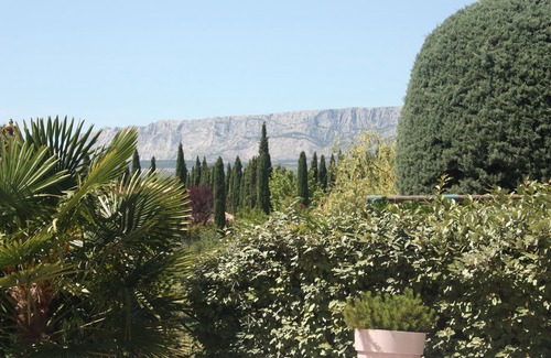 Trets Villa | Idyllic Two-Family House in Aix with Private Pool & Views