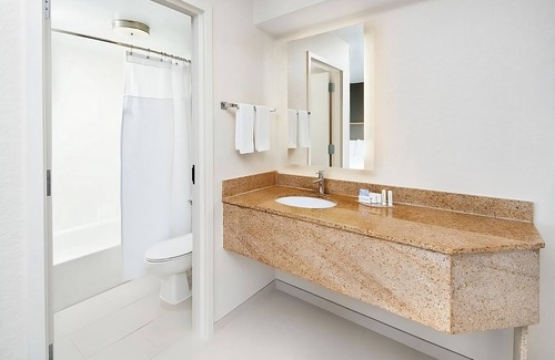 Southeast Houston Hotel | Experience Home-Like Comfort Near Airport and Attractions