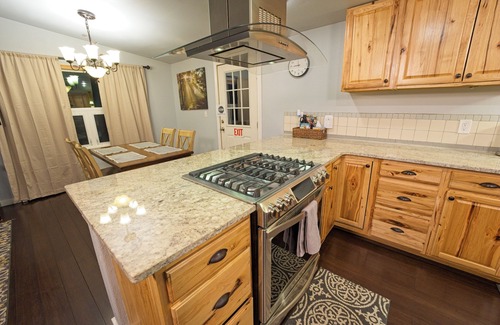 University Area House | Two FULL bath, two bedroom, full kitchen, free laundry, centrally located!