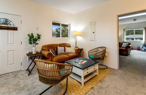 Oak Harbor House | Two-home property with two full kitchens, fast WiFi, fireplace, & washer/dryer