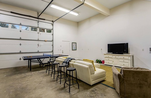 Oak Harbor House | Two-home property with two full kitchens, fast WiFi, fireplace, & washer/dryer