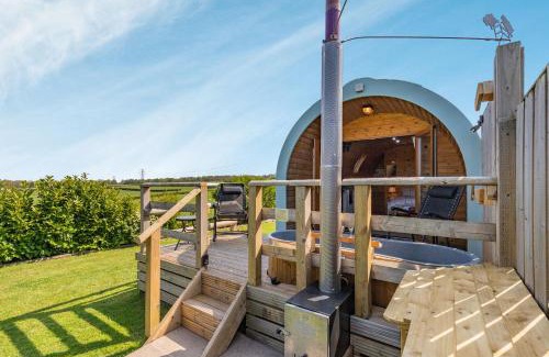 Oakenholt House | Experience Two Hoots: 4-Star Stay with Family-Friendly Perks