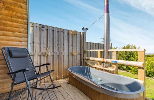 Oakenholt House | Experience Two Hoots: 4-Star Stay with Family-Friendly Perks