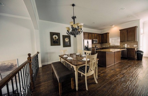 Legacy Park House | Guest Rated 10/10: Two Houses Walkable to Legacy Shops