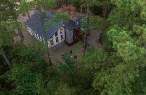 Pickens House | Relax at Two Knights Cabin with Hot Tub & 9.7/10 Rating
