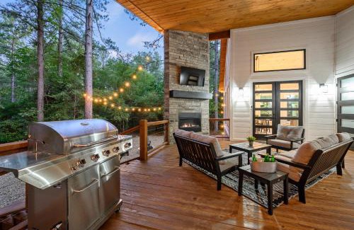 Pickens House | Relax at Two Knights Cabin with Hot Tub & 9.7/10 Rating