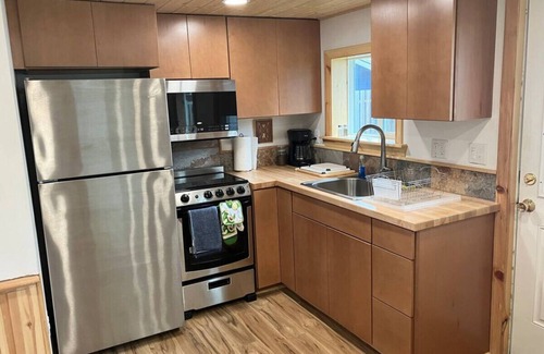 Seward House | Guest Rated 10/10: Two Lakes Guesthouse with Kitchen Access