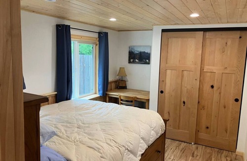 Seward House | Guest Rated 10/10: Two Lakes Guesthouse with Kitchen Access