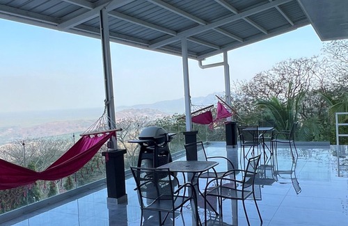 Chica House | TWO large, intimate lofts, ideal for couples/families/friends. Infinite view Sea