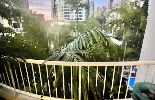 Surfers Paradise Apartment | Two-Level Apartment in Central Surfers Paradise, Suitable for Families