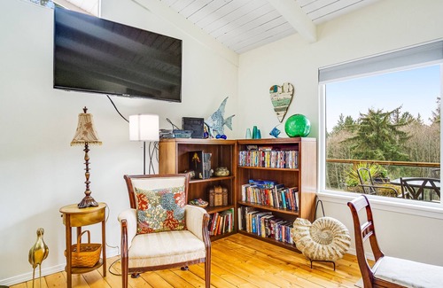 Oak Harbor House | Two-Level Home w/Water View, Free WiFi, Ping-Pong Table, and Private Gas Grill