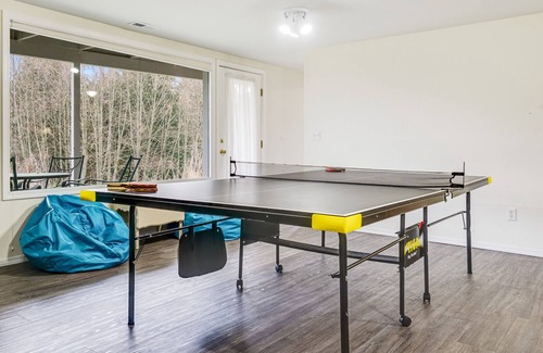 Oak Harbor House | Two-Level Home w/Water View, Free WiFi, Ping-Pong Table, and Private Gas Grill