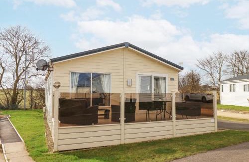 Cayton Bay House | Pet-Friendly Retreat at Two Little Ducks - Rated 9.4/10