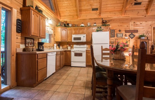 Branson Cedars Cabin | Ideal Suites for Couples Near Thunder Ridge Arena - 9.8 Rated