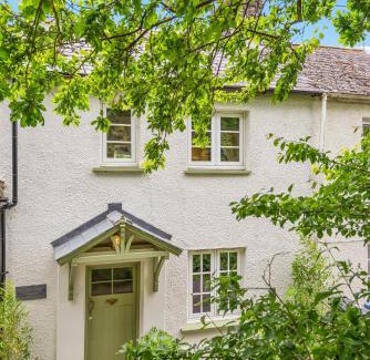 Kenn House | Inviting Two Mill Cottage at The Ley Arms with Hot Tub