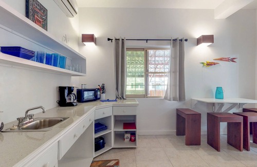 Caye Caulker House | Explore Tropical Studios with WiFi & Ocean Views Near Beach