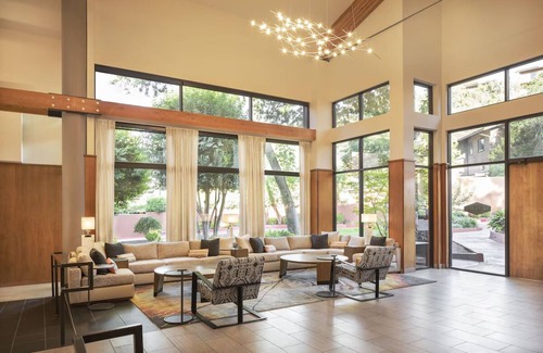 Uptown Sedona Hotel | Two Relaxing Rooms Ready For Family Nature Trip | Infinity Pool, Free Parking