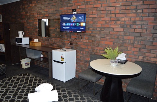 Wentworth Hotel | Budget-Friendly Stay at Two Rivers Motel with Pool & Breakfast